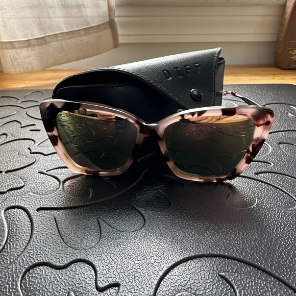 Diff Eyewear Accessories - Diff Eyewear Cat Eye Becky Tortoise Shell Sunglasses